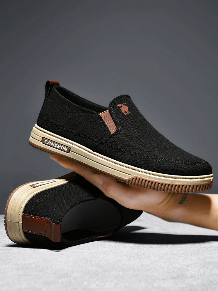 CANEMON LY553 black canvas slip-on shoes supplier photograph of the shoe flexing by hand